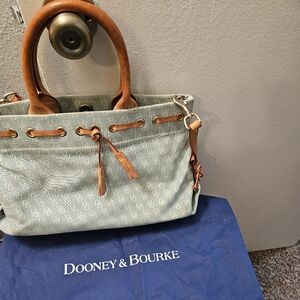 Dooney & Bourke Purse 👛